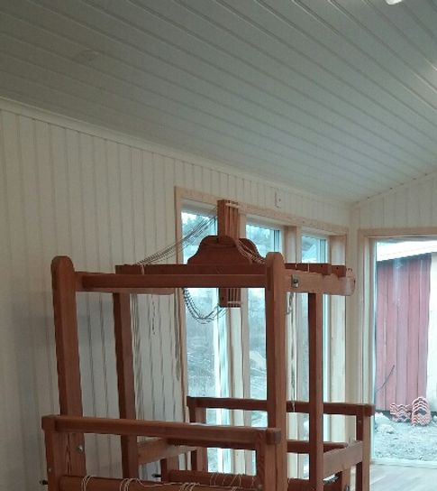 En tom vävatelje och en tom vävstol är väl det tråkigaste som finns. Det måste man ändra på!